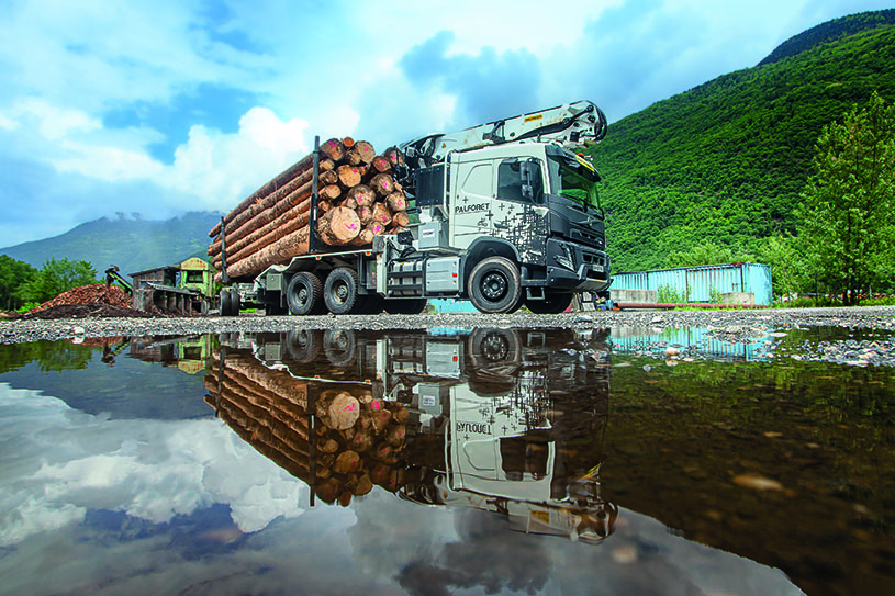 GRUMIERS PALFORET UNE SOLUTION PARFAITEMENT ADAPTÉE AU TRANSPORT DE BOIS LONGS SUR ROUTES SINUEUSES