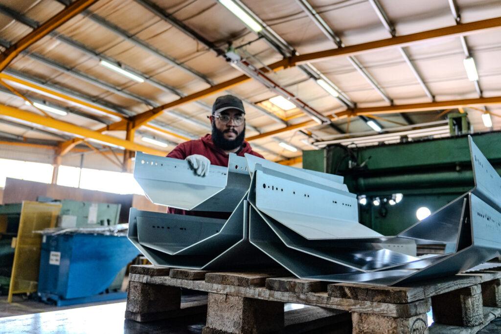 Solutions polyvalentes de manutention, transport, levage et élévation - Carrosserie Industrielle - Groupe Vincent