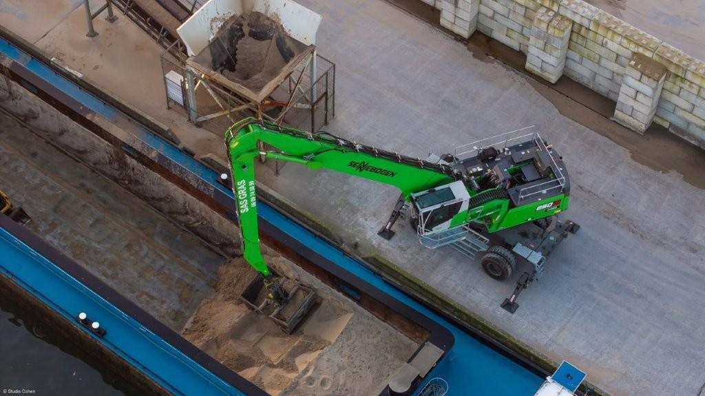 Pelle de manutention 850 G Sennebogen Société GRAS Photo Bruno Cohen pour Sygmat