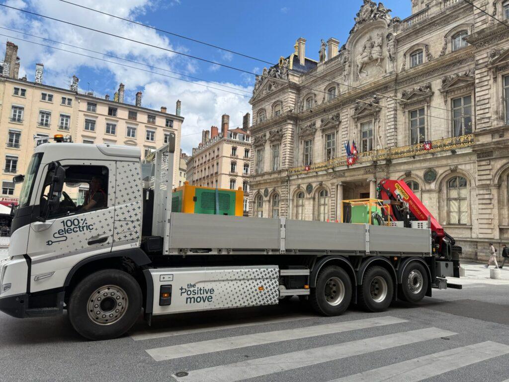 camion plateau grue electrique palfinger